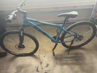 GT Aggressor Pro Mountain Bike,24 Gears,large,No Rain,snow.Display Model