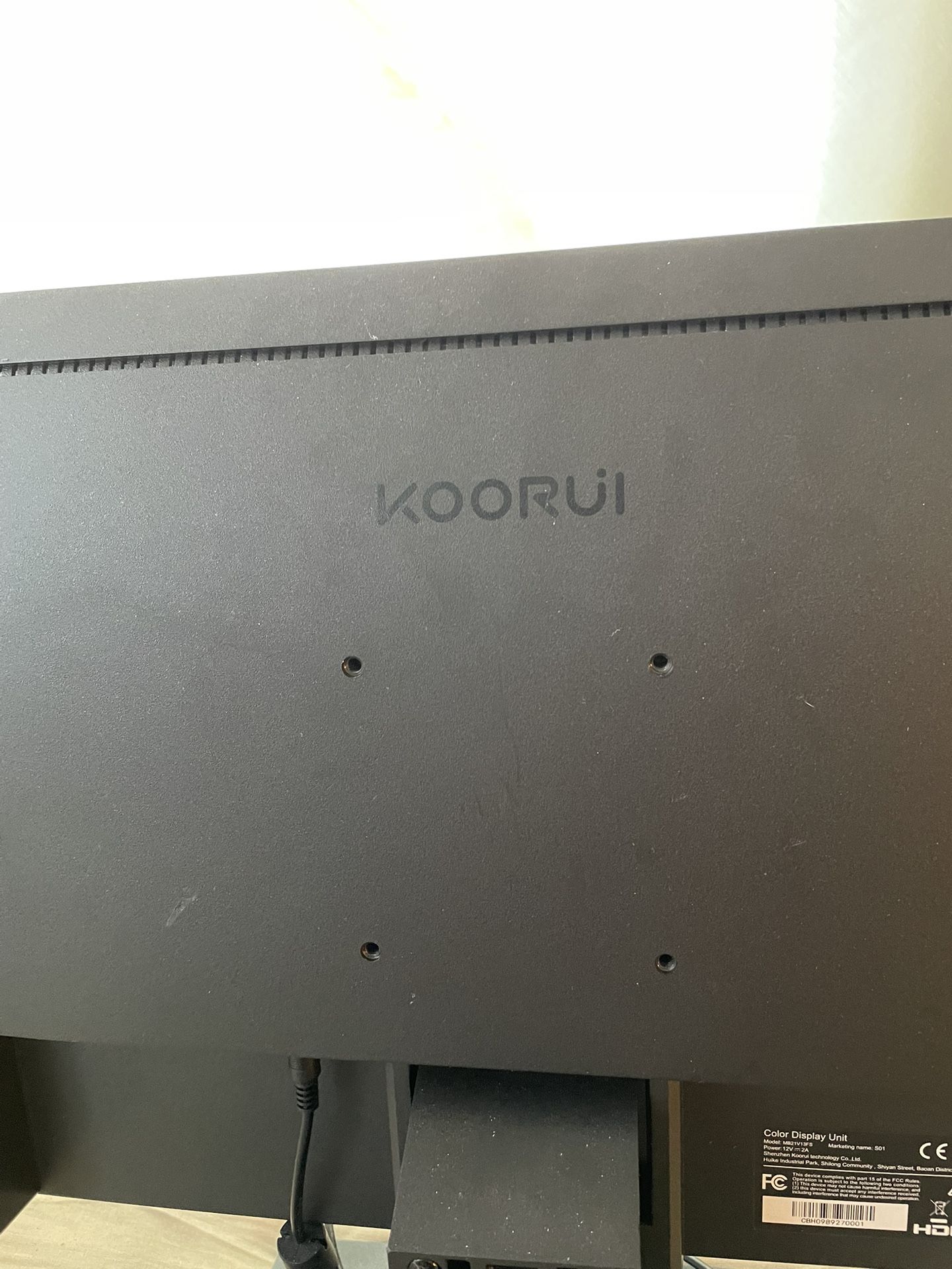 1 Monitor KOOROUI 1080p Full HD Definition /136 Htz