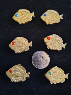 Pre-owned vintage Fish Button Covers With Coloured Glass Eyes covers. 6included.