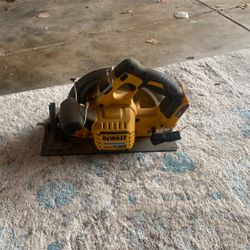 Dewalt Battery Saw