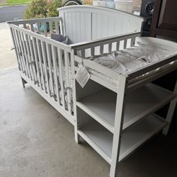 Baby Crib/Changing Table