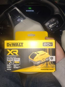 NEW DEWALT 8AH XR POWER PACK BATTERY 20V