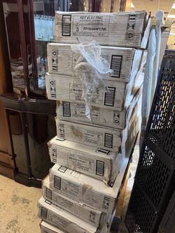 Feit Electric LED Fixture FP1X4/4WY/NK – Lot of 8 Boxes