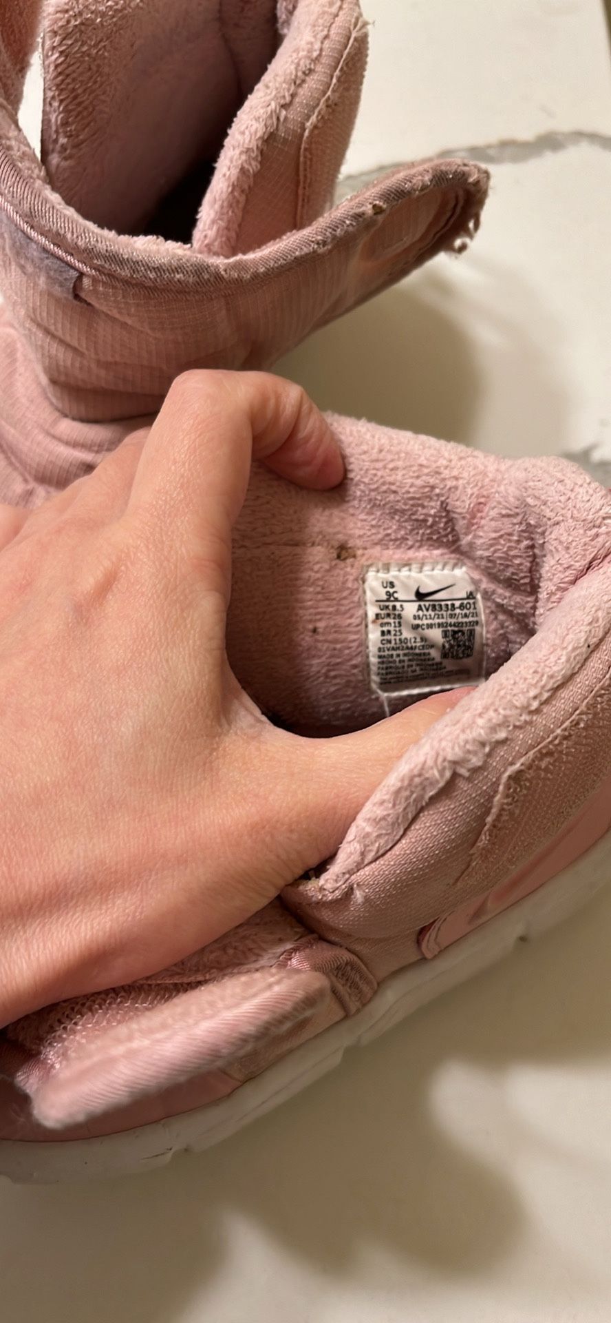 Nike winter Sneaker/boots Kid Size 9C