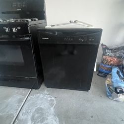Stove And Dishwasher