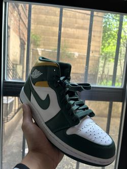 Jordan 1 mids “SuperSonics”