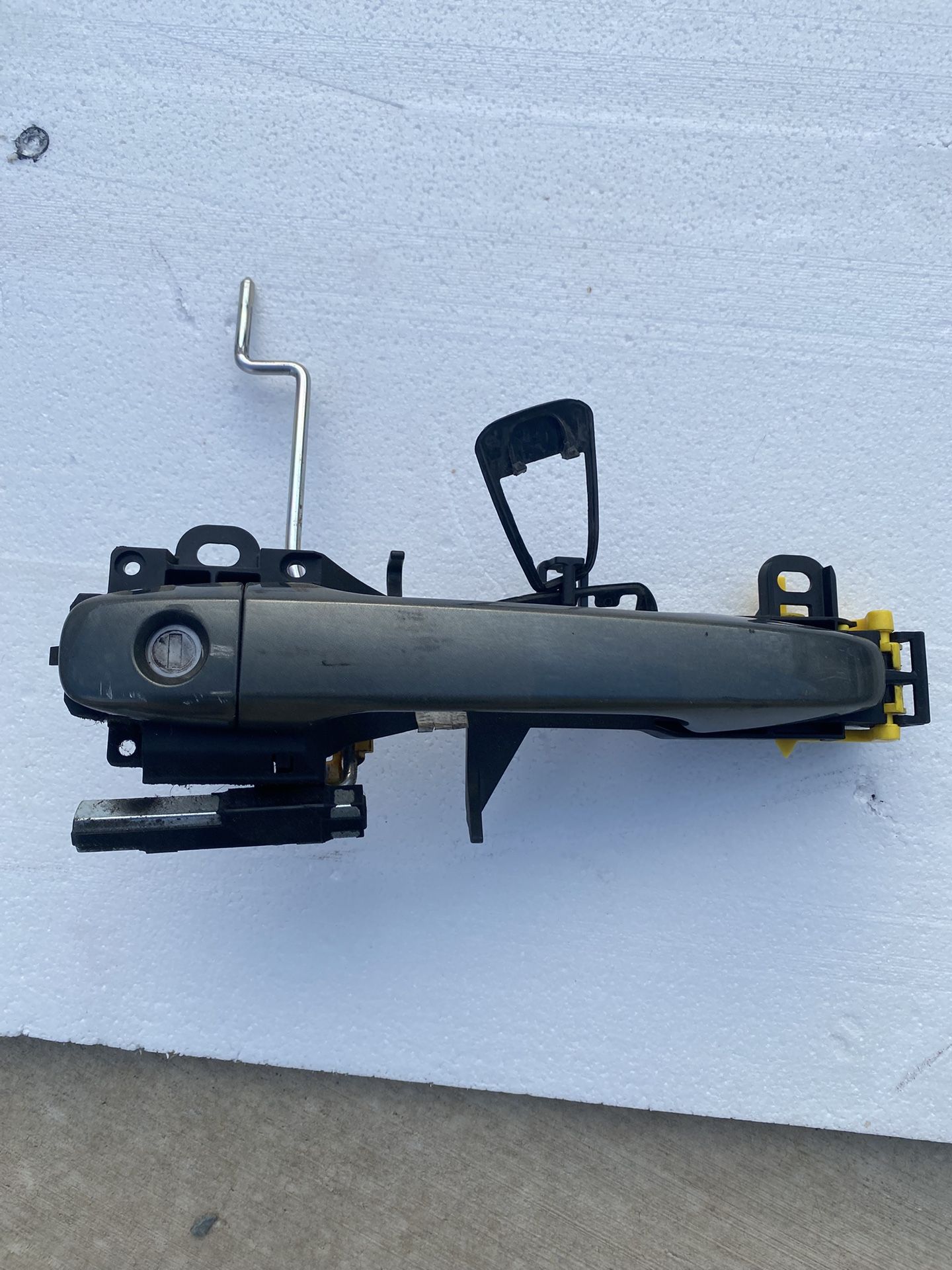 2011-2015 Toyota Sienna Driver Side Door Handle And Lock