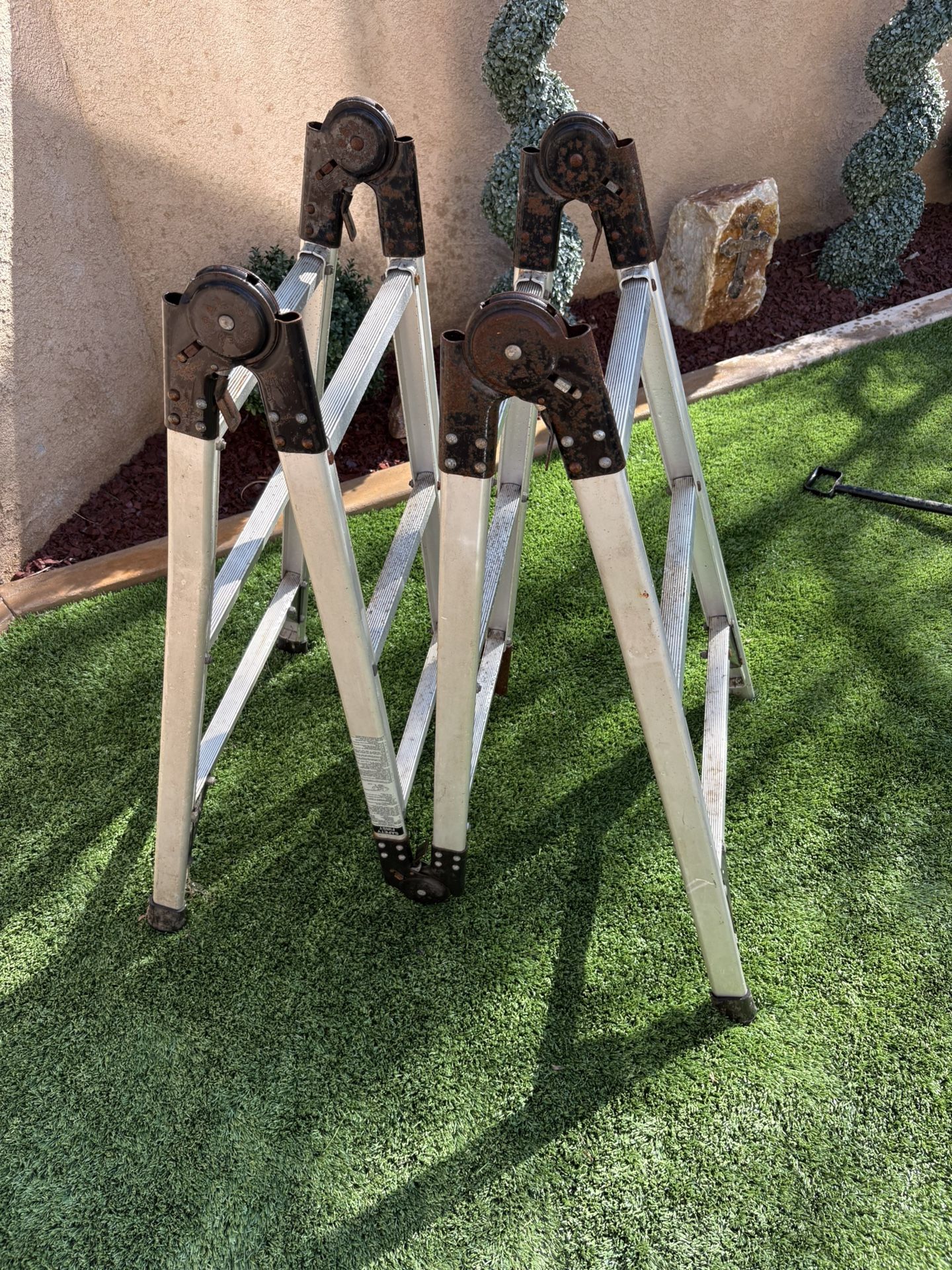 Estway Adjustable Ladder 12 Foot 250 Lb