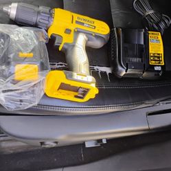 Dewalt Drill/Battery/Battery Charger 