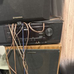Speakers Two Of Them One Tall (bottom) And The One on Top.. The Deck Doesn’t Work.. Well It Cuts On And Off