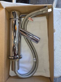 Bathroom room faucet
