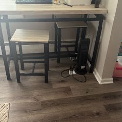 Table & 4 Stools 