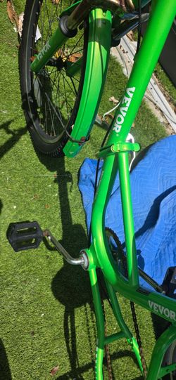 Tricyclo  foldable  in good condtion the chain is a little  roosted and one of the handles  runs good  ,i can't  used anymore. No basquet
