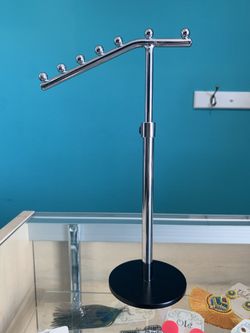 Adjustable jewelry rack
