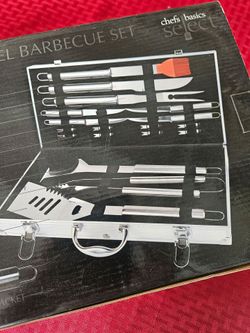 Barbecue Grilling Tool Set 👀READ BELOW ⬇️ AVAILABLE ✅️