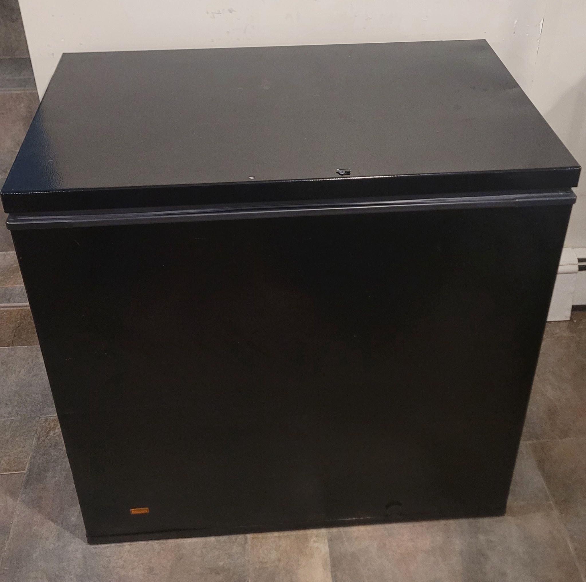 Frigidaire Chest Freezer, 14.8 Cu Ft Black