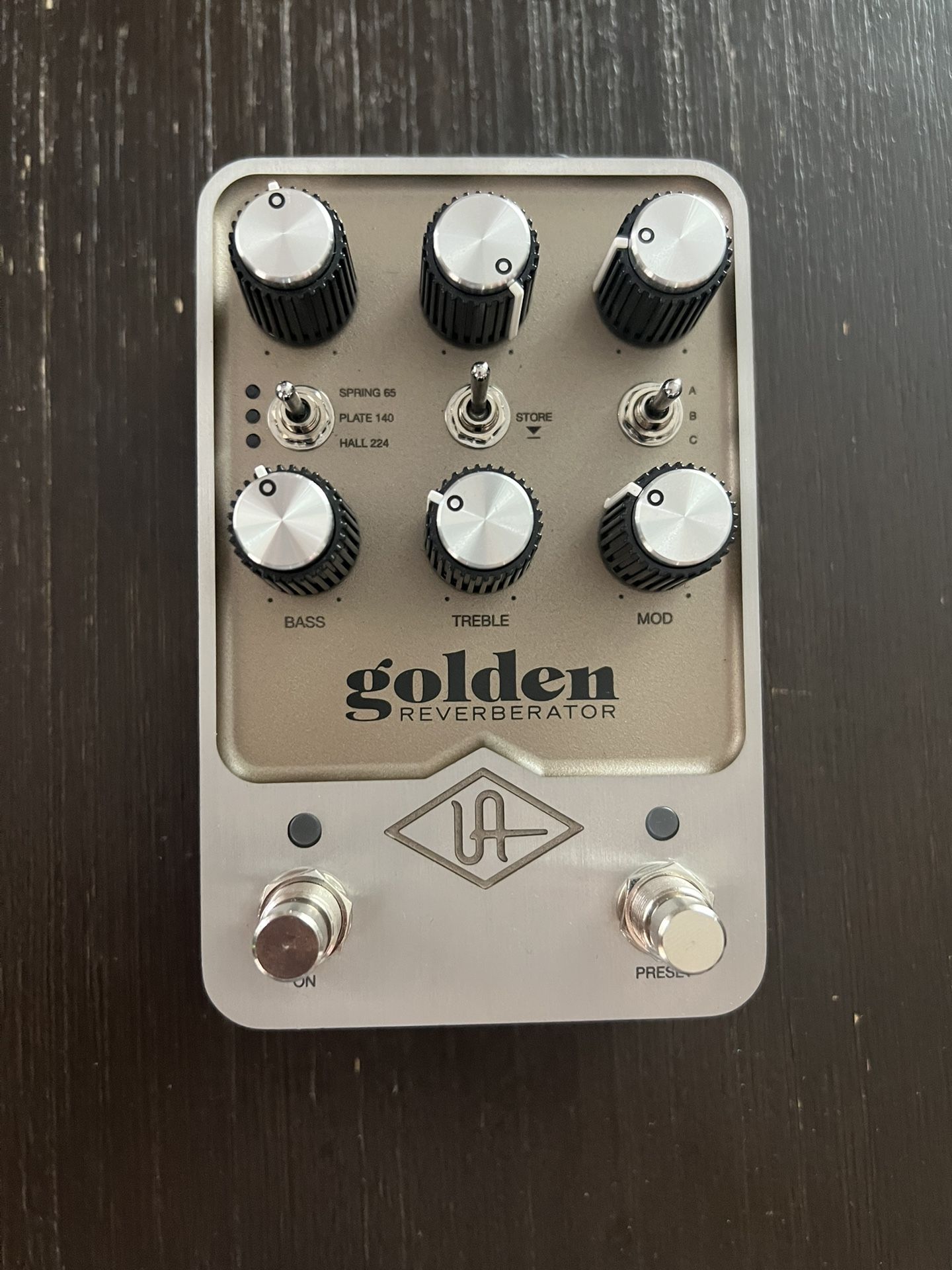Universal Audio Golden Reverberator Pedal