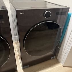 LG Front-Load Electric Dryer – Graphite Steel 