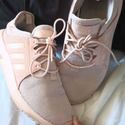 Adidas Tennis Shoes They Fit Like 7.5  /Ten is Adidas Kedan 7..5