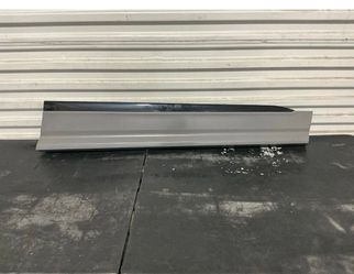 2019 2020 2021 2022 2023 2025 LAMBORGHINI URUS RIGHT FRONT DOOR MOLDING OEM USED