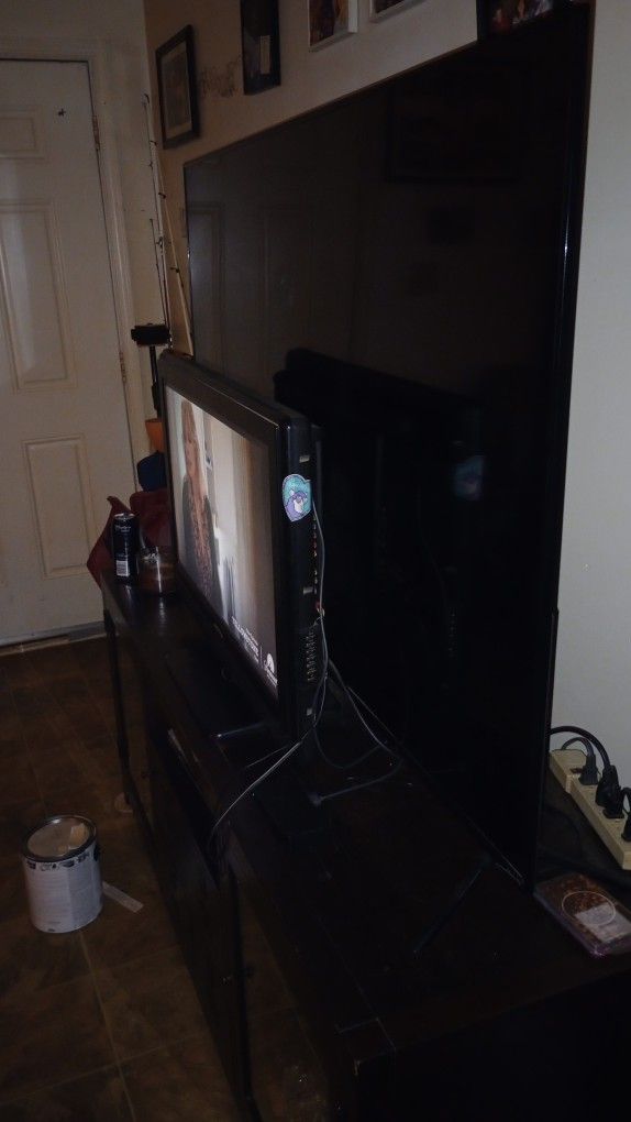 Onn 70in Roku Smart TV For Repair Or Parts 3 Years Old