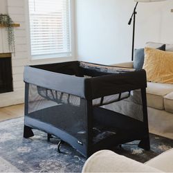 4 Mom Breeze Plus Playard