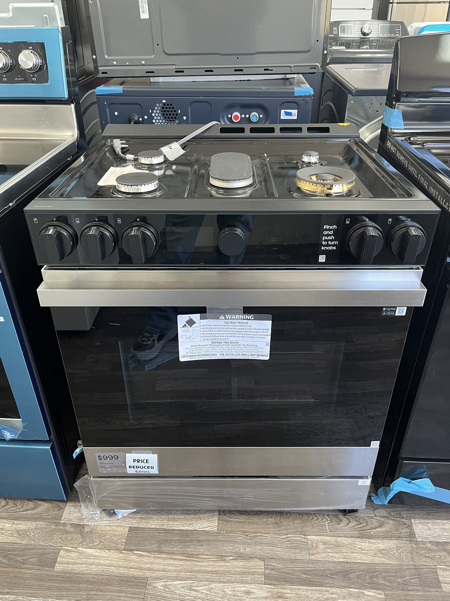 Price Reduced - Now Only $899 Samsung Slide In Gas Range, One Year Warranty, Delivery Available