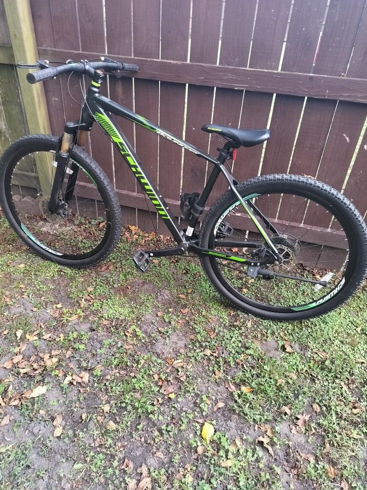 Beast Schwinn City Bike In Good Condition 28 Inch Wheels