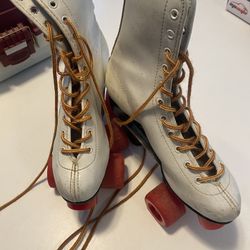 Women’s size 6 rollerskates