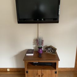 Flat Screen TV & Small Entertainment Center