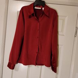 Red silk button up blouse with a classic collar and long sleeves. Size: M #silkblouse #formalwear #luxury