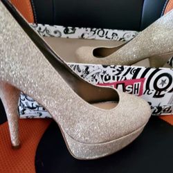 Gold, glitter 5" high heels. Size 9w