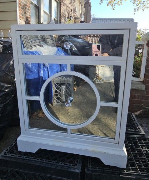 Mirrored Cabinet w/Shelf DELIVERY INCLUDED