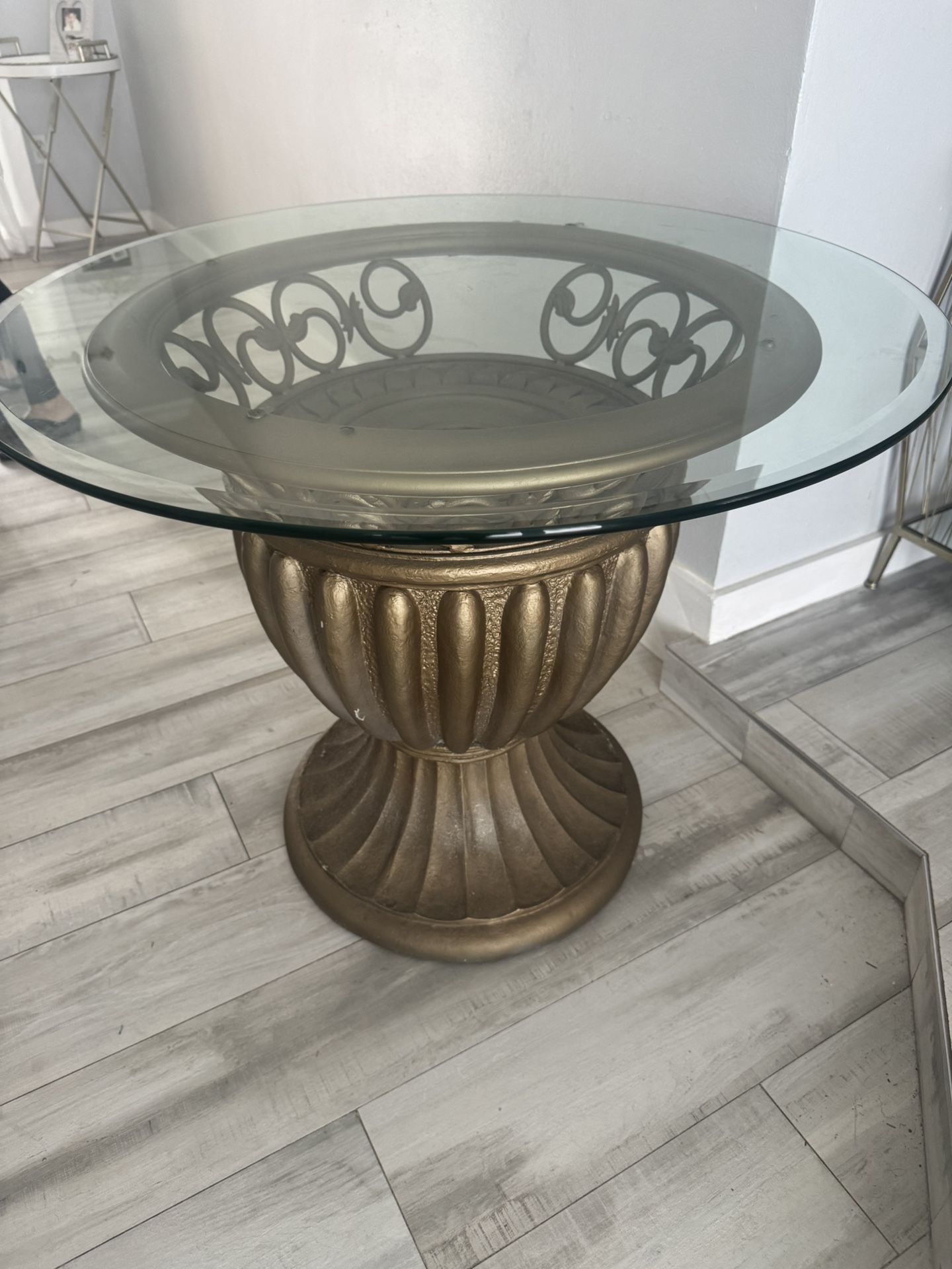 Round Table