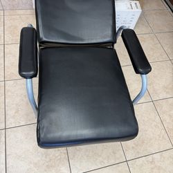 Shampoo chair