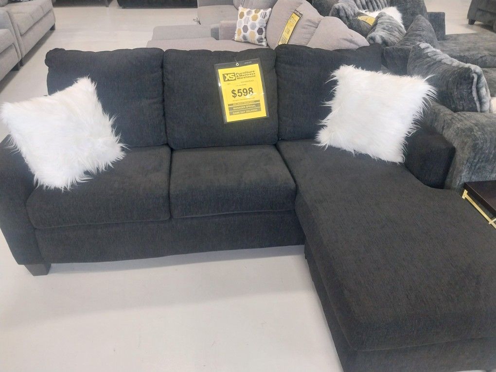 2pc Venus Black Sectional 