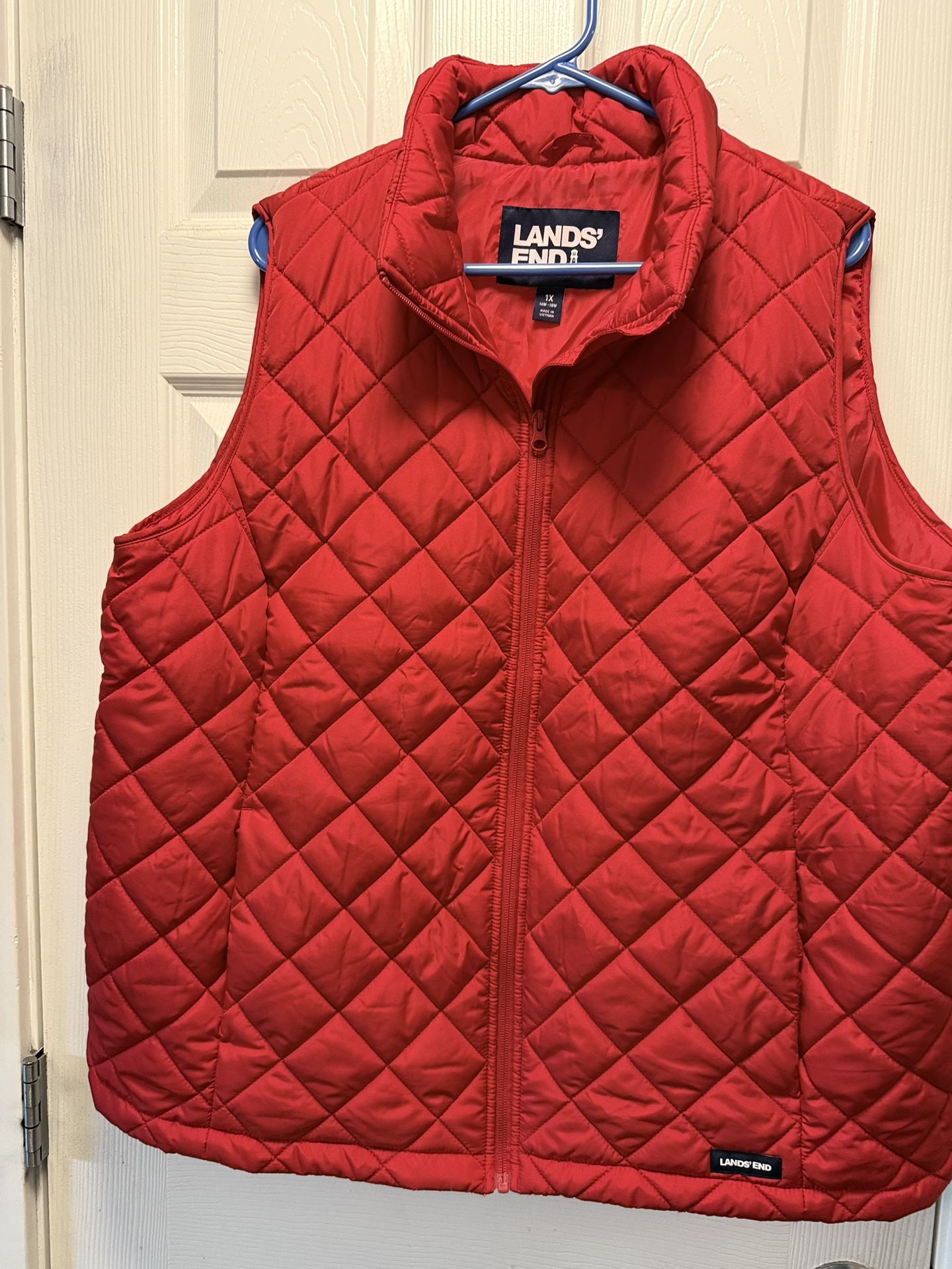 lands end- Chaleco color rojo para mujer de cuello alto. Columbia