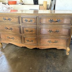 6 Piece Vintage French Provincial Bedroom Set