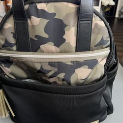 Skip Hop, Black And Camo Diaper Bag In Excellent Condition