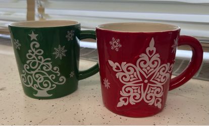 Bundle of 2 holiday mugs