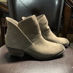 Boots - Size 7.5