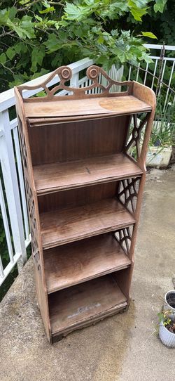 Free wood shelf/plant shelf