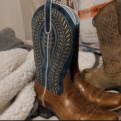 WOMENS BOOTS 