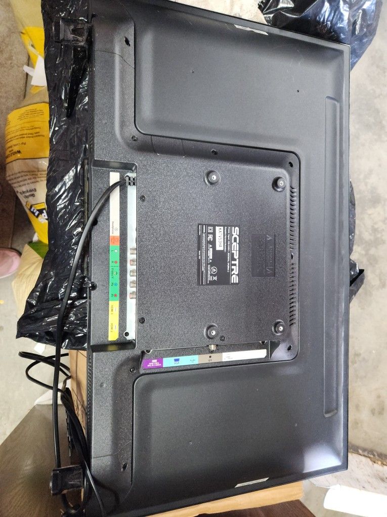 28inch TV Like New Only 1 Yr Old.