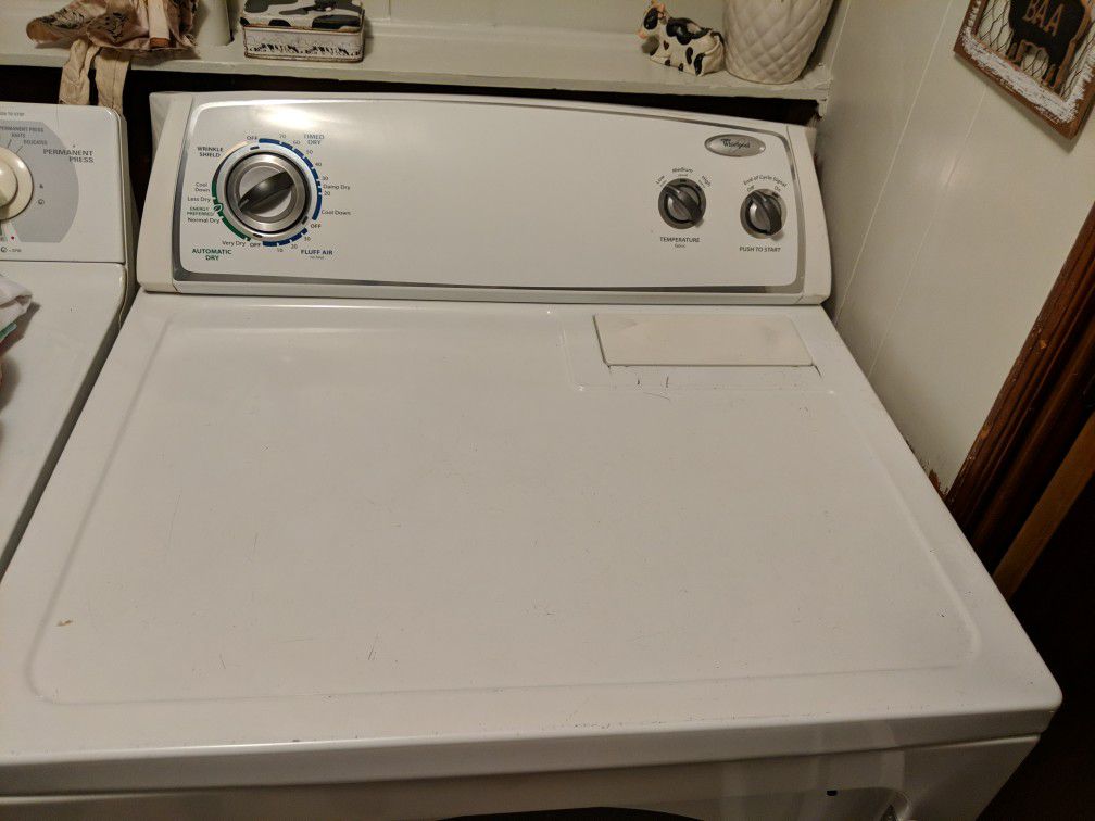 Whirlpool Dryer.. ....50.00 OBO/Possibly  Needs A Belt White Nice Size.     Plus A Drawer That Goes With It.. Very Spacicous