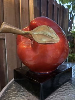 Big Apple Centerpiece – Bold, Modern, and Perfect for Any Space!