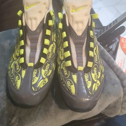 REDUCED...Nike Air Max Size 10 Like New