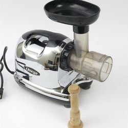 Omega juicer