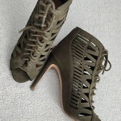 ✅️ Olive Green Open Toe Lace Up High Heels• Ankle Booties• Size 7• Great Condition• $15firm