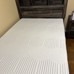 Full Size Bed With 2nightstands 